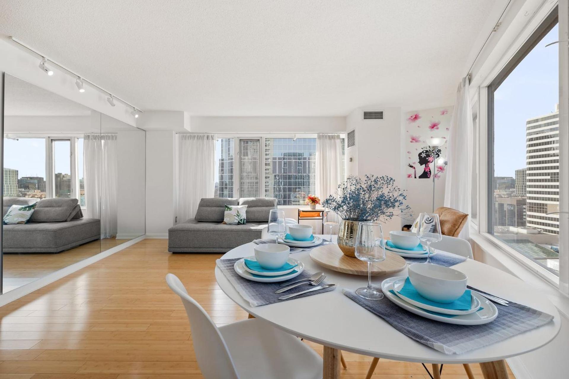 Modern 2-Bedroom Condo W Floor To Ceiling Windows Toronto Exterior photo